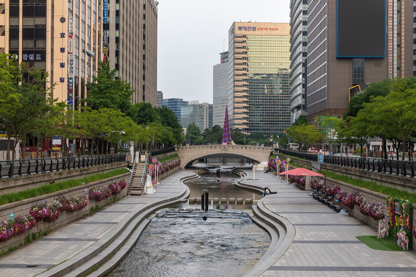 Cheonggyecheon stream and its stepping stones in central Seoul at sunrise