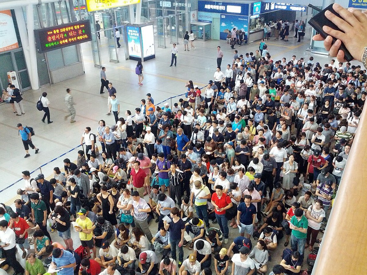 Crowds fill the concourse of Seoul Station as travelers line up to reserve train tickets for Chuseok.